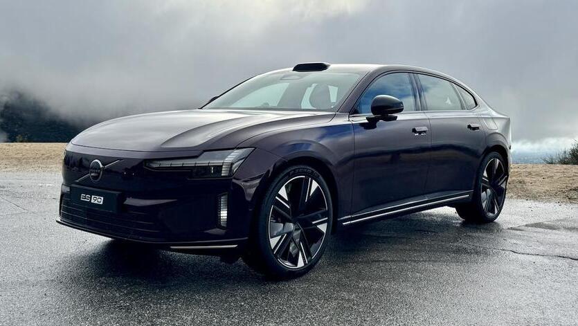 Volvo ES90 im Vergleich: Wie behauptet sich die E-Limousine gegen deutsche Hersteller?