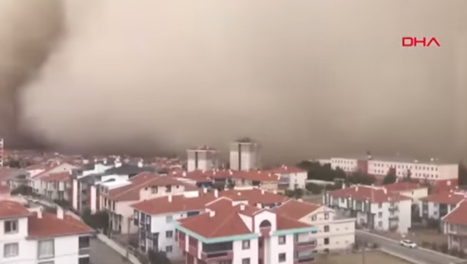 Riesen-Sandsturm löst Panik in türkischer Hauptstadt aus