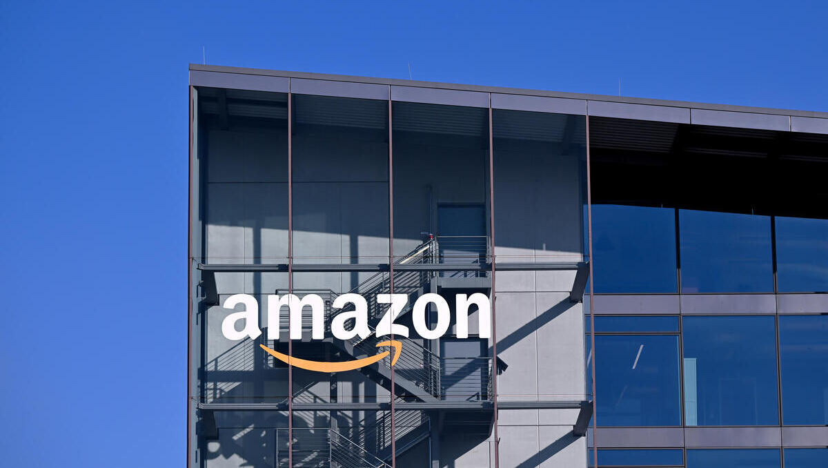 Amazon-Aktie auf Rekordhoch: KI-Nachfrage treibt Amazon über Börsenwert von 3 Billionen US-Dollar