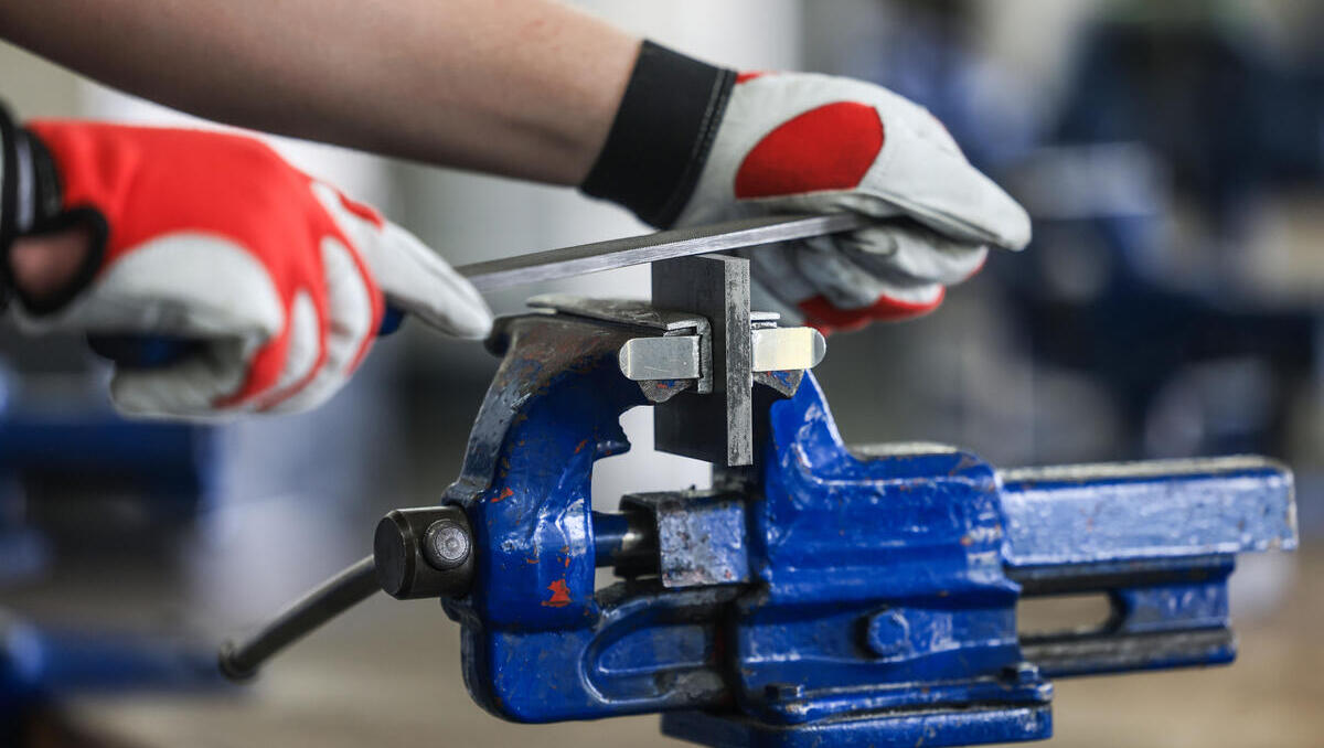 Auftragseingang in der deutschen Industrie steigt unerwartet kräftig