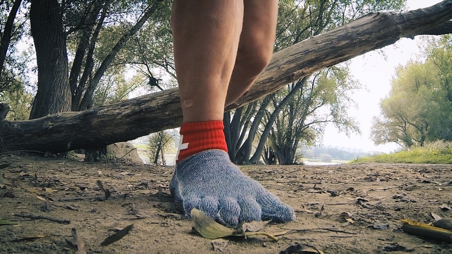 Nie mehr Schuhe: Wanderfeste Socken aus Stahlfasern