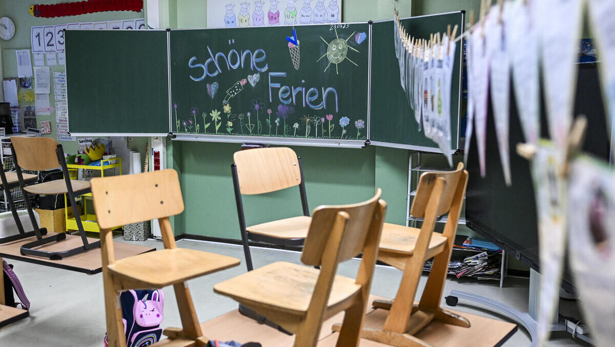 Steuerzahlerbund: Beamtenstatus kritisch hinterfragen