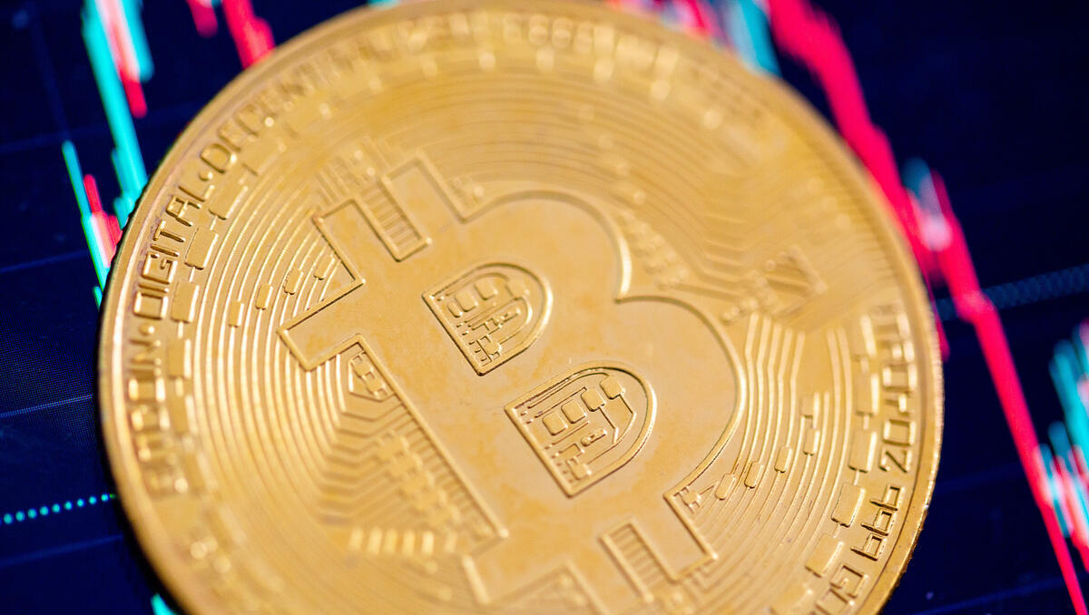 Bitcoin-Kurs aktuell: Absturz unter 93.500 Dollar verunsichert Anleger – geht der Krypto-Crash weiter?