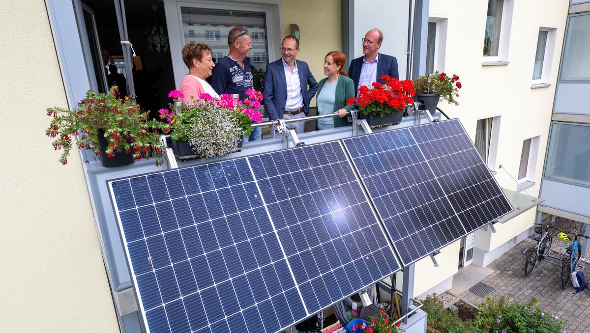 Blackout-Vorsorge: Notstromlösung mit Solaranlagen auf Balkon oder Dach – was dabei wichtig ist