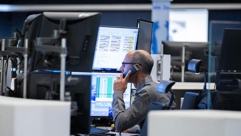 Börse aktuell: DAX bricht nach Zolldrohung von Trump ein – wie sollten Anleger jetzt reagieren?