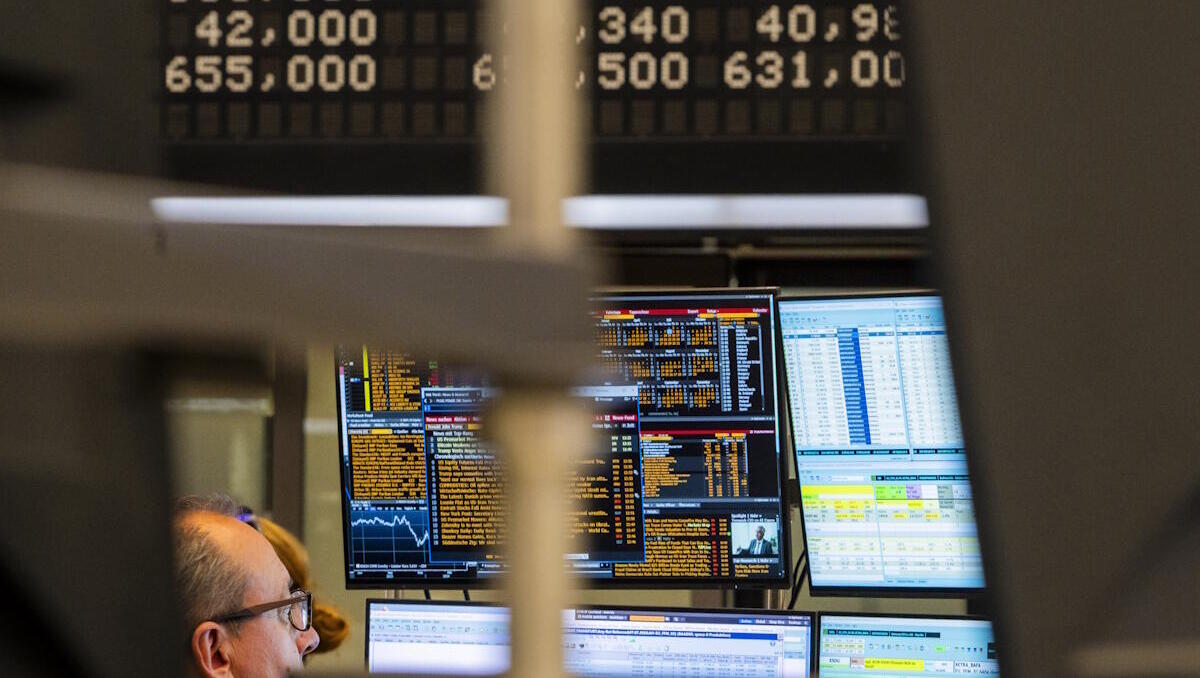 Börse aktuell: DAX-Kurs schwächelt – Märkte vor wegweisender Woche