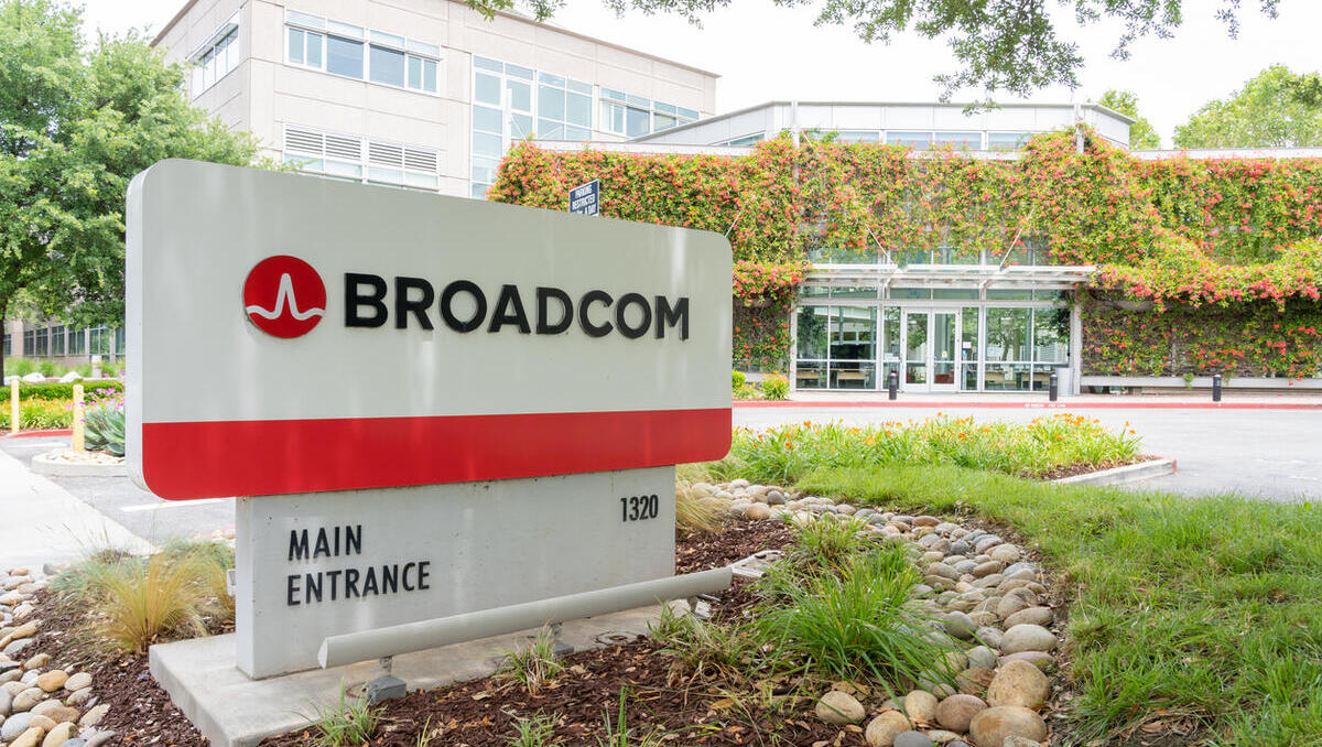 Broadcom-Aktie hebt ab: Neuer KI-Deal mit OpenAI beflügelt den Aktienkurs – Analysten warnen