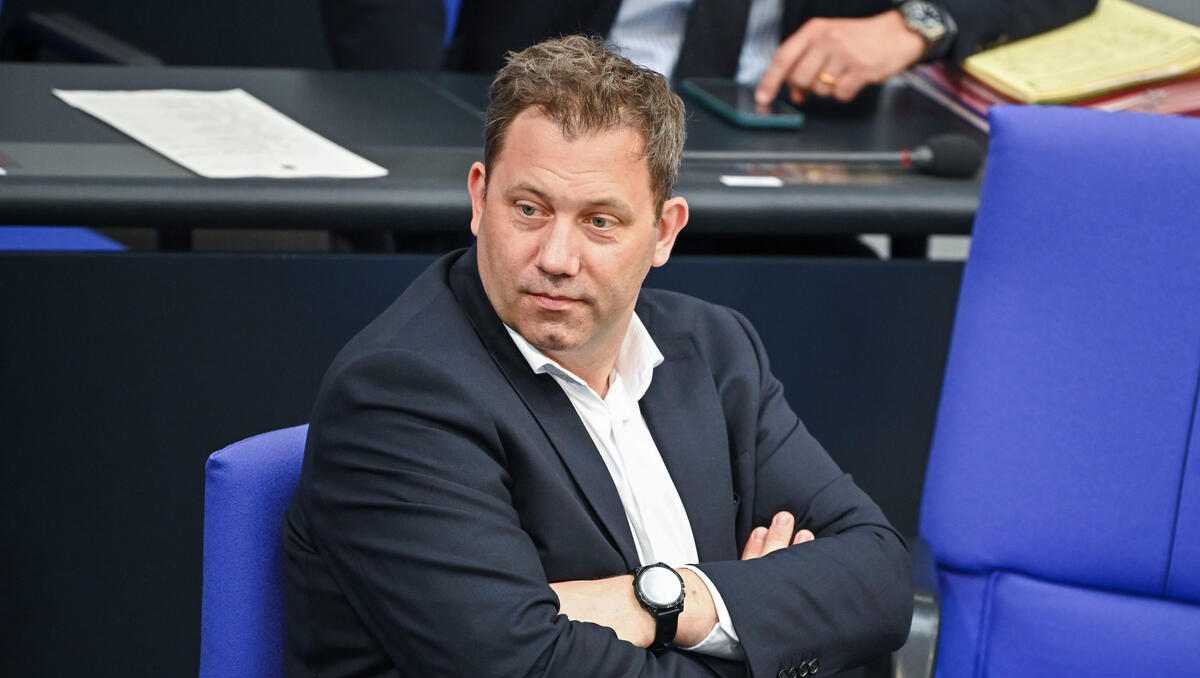 Bundeshaushalt 2026: Viel Kredit, tiefe Löcher – der zweite Klingbeil-Haushalt