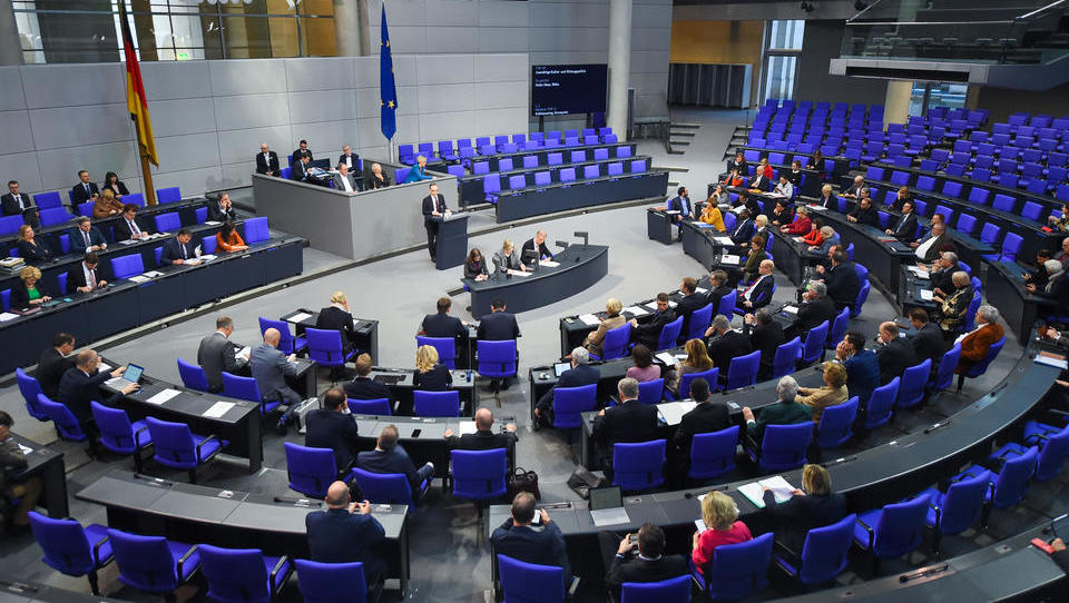 Unionsabgeordnete wollen für Bundestag echtes Zwei-Stimmen-Wahlrecht schaffen