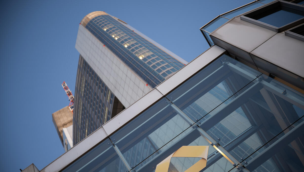 Commerzbank-Aktie: Gewinnziel für 2026 nach starken Commerzbank-Zahlen angehoben