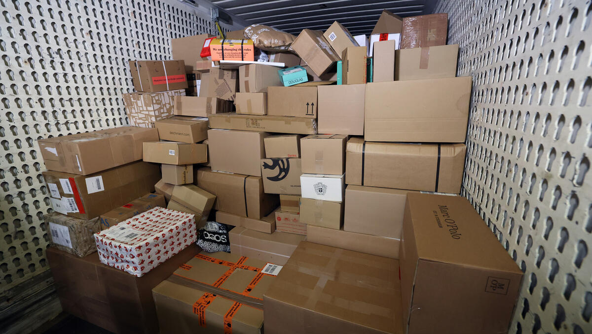 DHL-Betrugsmasche: Wie Kriminelle die Vorweihnachtszeit und das Paketchaos ausnutzen