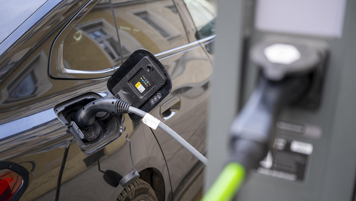 Steigende Spritpreise in Europa: Bekommt das Elektroauto neuen Rückenwind?