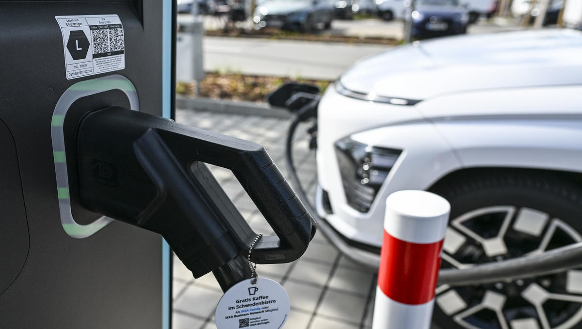 Rekordfahrt auf Strom: Lucid überquert Alpen – E-Auto schafft 1205 Kilometer
