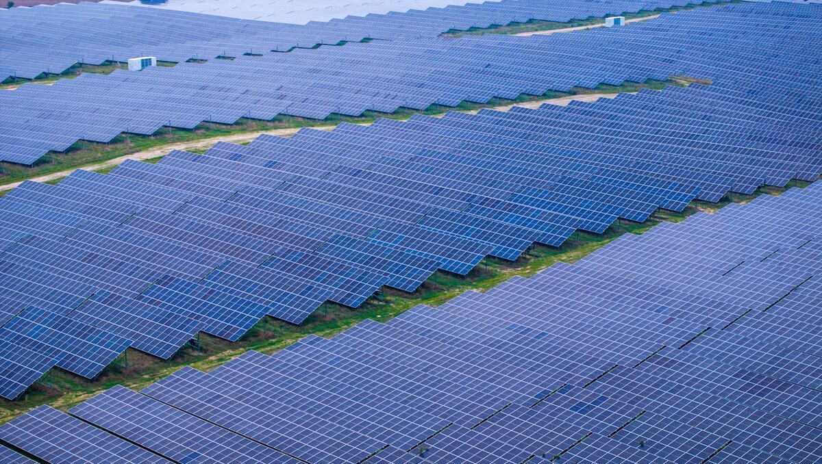 Energiekontor-Aktie bricht ein: Gewinnausblick gekappt, Verzögerungen und Regeländerungen
