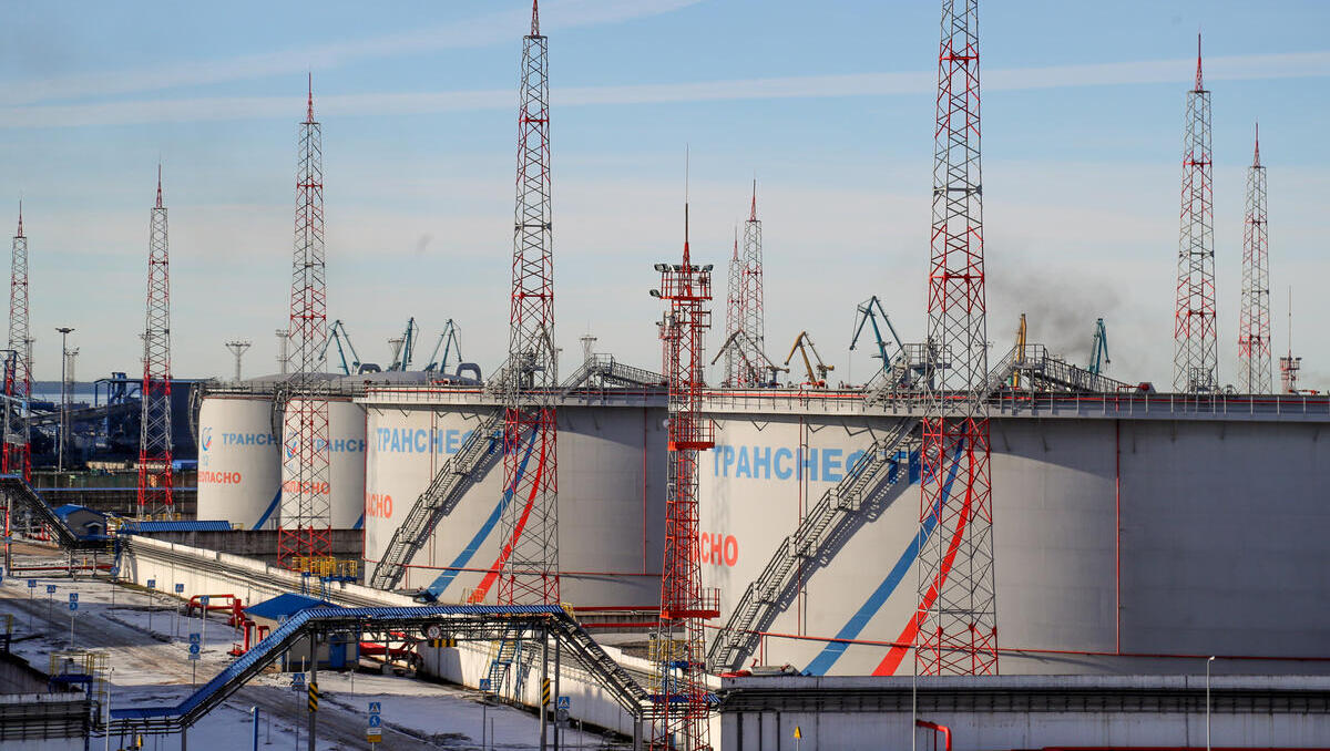 Ukraine bestätigt Angriff auf russischen Hafen und Ölraffinerie