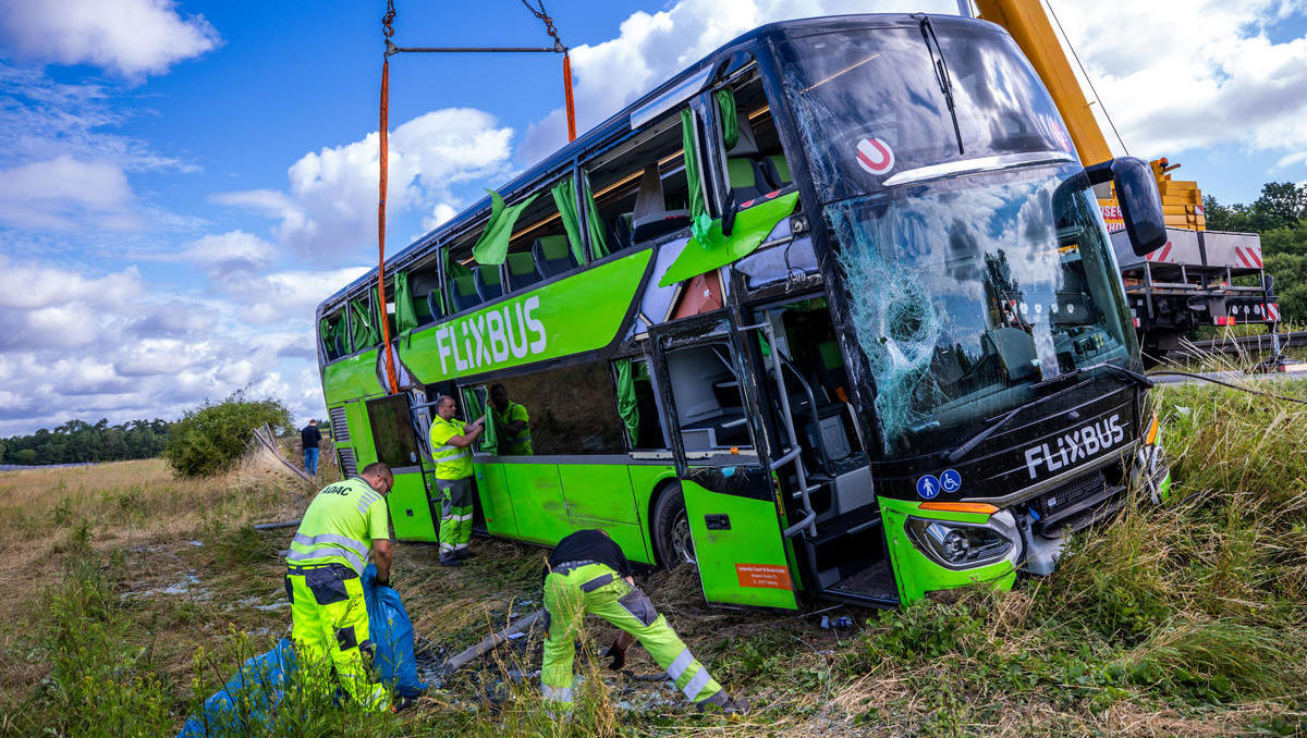 Schwerer Flixbus-Unfall auf der A19 bei Röbel: Was wir wissen und was nicht