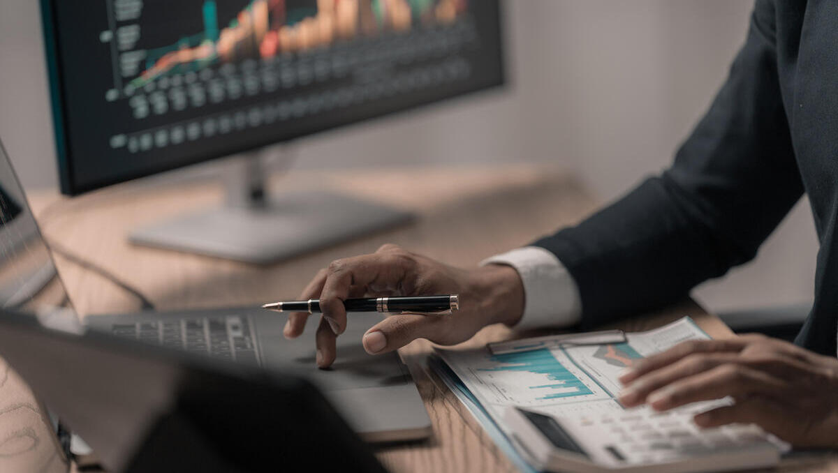 Investoren im Wettbewerb mit KI: Wer steuert Risiken besser?