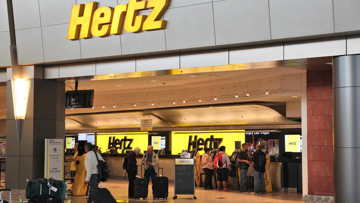 Autovermieter Hertz stößt zehntausende E-Autos ab, kauft dafür Verbrenner