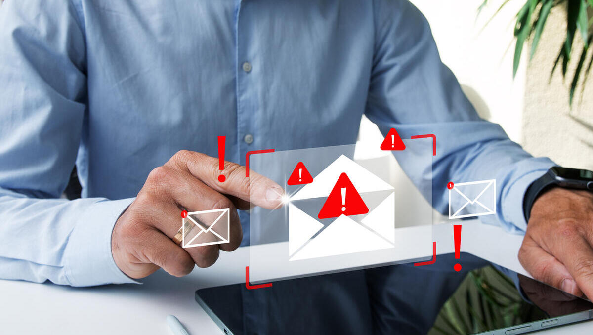 Phishing-Mails erkennen: So schützen Sie Ihr Postfach mit drei einfachen Schritten Phishing-Mails erkennen: So schützen Sie Ihr Postfach mit drei einfachen Schritten