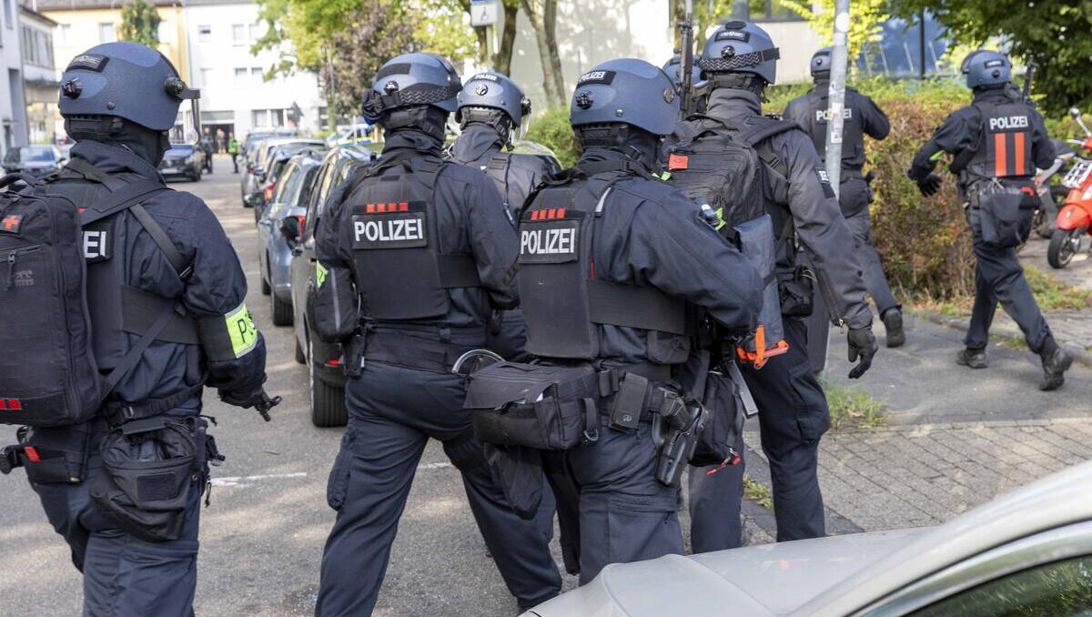 Messerangriff in Essen: Lehrerin schwer verletzt, Polizei im Einsatz