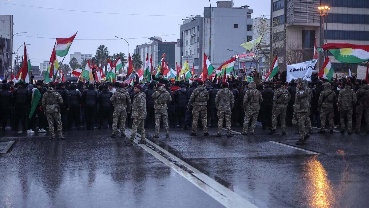 Proteste, Repression, Kriegsdrohung: Steuert der Iran auf den inneren Kollaps zu?