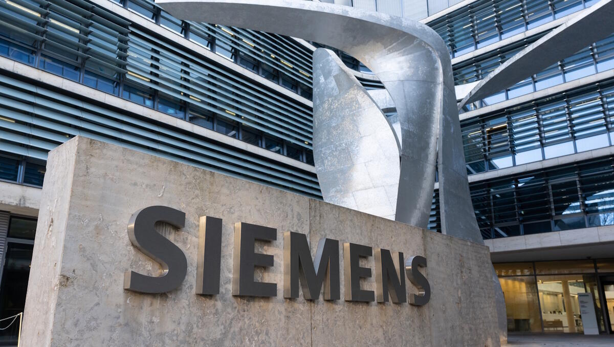 Siemens-Aktie klettert: Siemens-Zahlen übertreffen Analystenerwartungen – Prognose angehoben