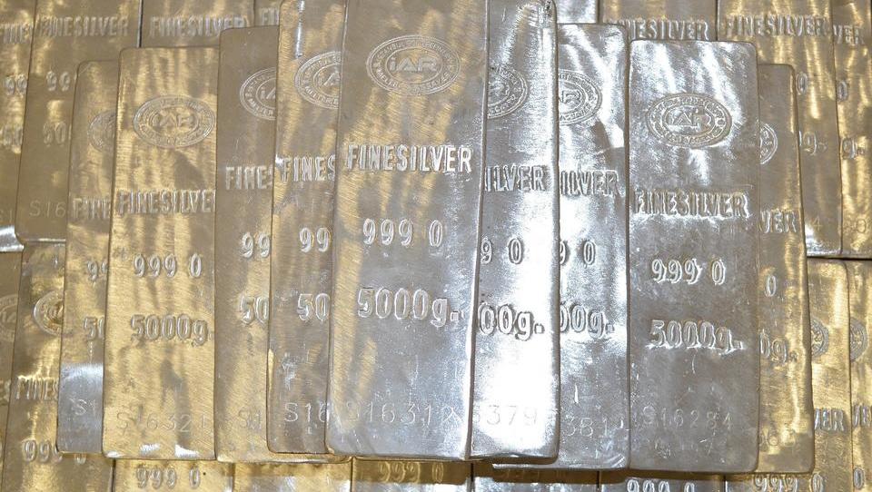 Silberpreis läuft Gold den Rang ab dank Kleinanleger-Hype
