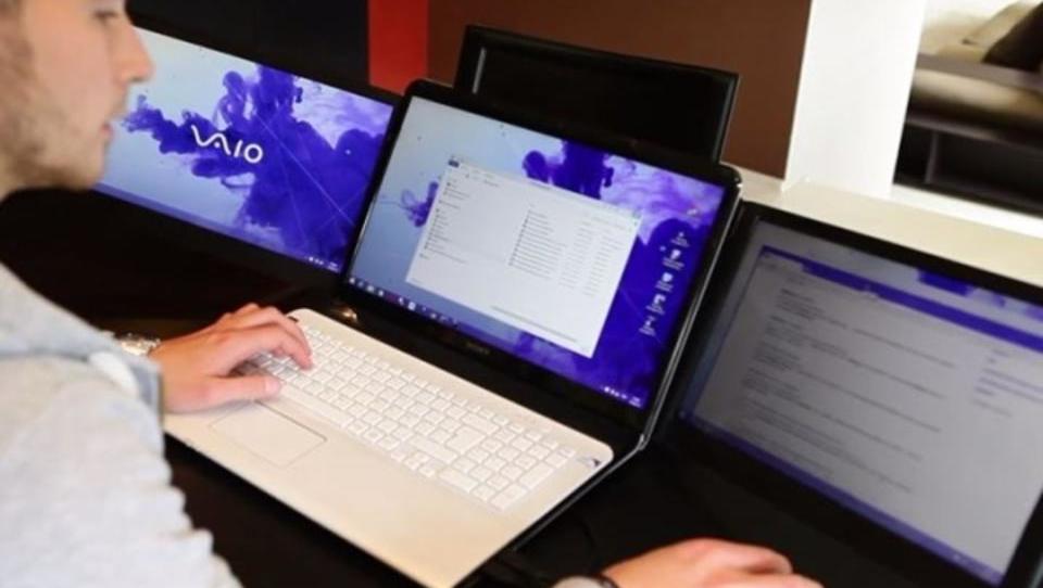Faltbar: Dreifach-Bildschirm für Laptops