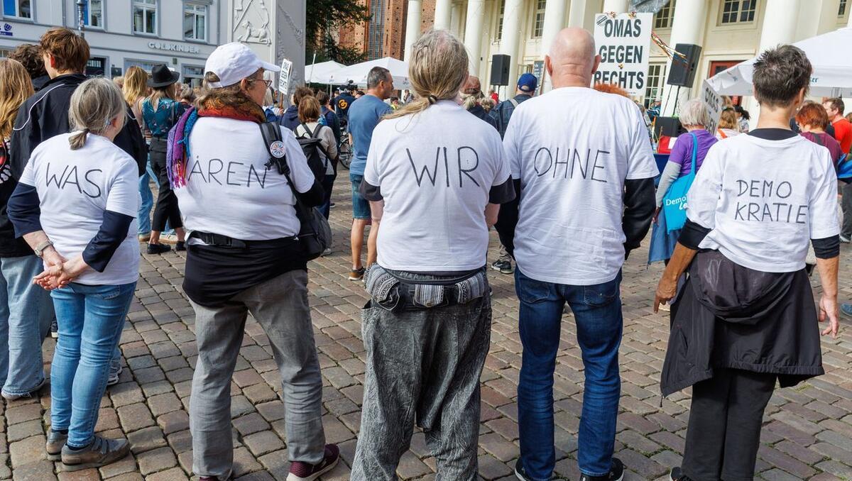 Tiefe Gräben beim Staatsvertrauen: Wie die Bürger das politische System bewerten