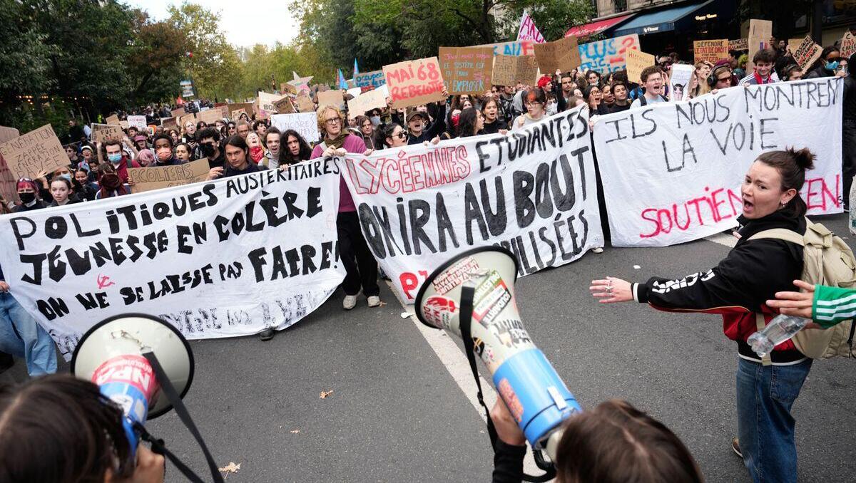 Wenn Paris brennt, denkt man an Anlageratschläge, Straßen und Blut