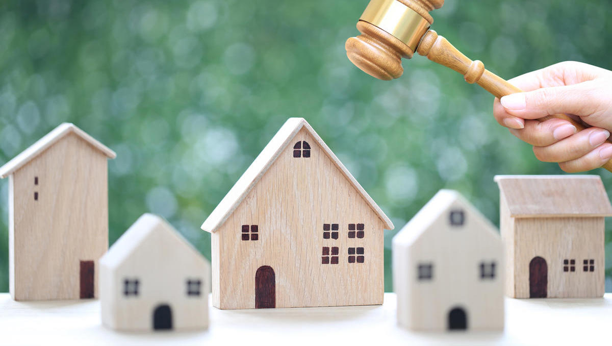 Zwangsversteigerung von Immobilien: Wie Sie mit Zwangsversteigerungen Schnäppchen machen können 